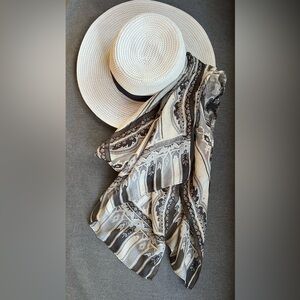 Elegant Roberta di Camerino Black & Cream Paisley 100% Silk Scarf Wrap Vintage